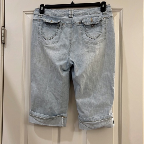 Gloria Vanderbilt ladies capris - Picture 6 of 10